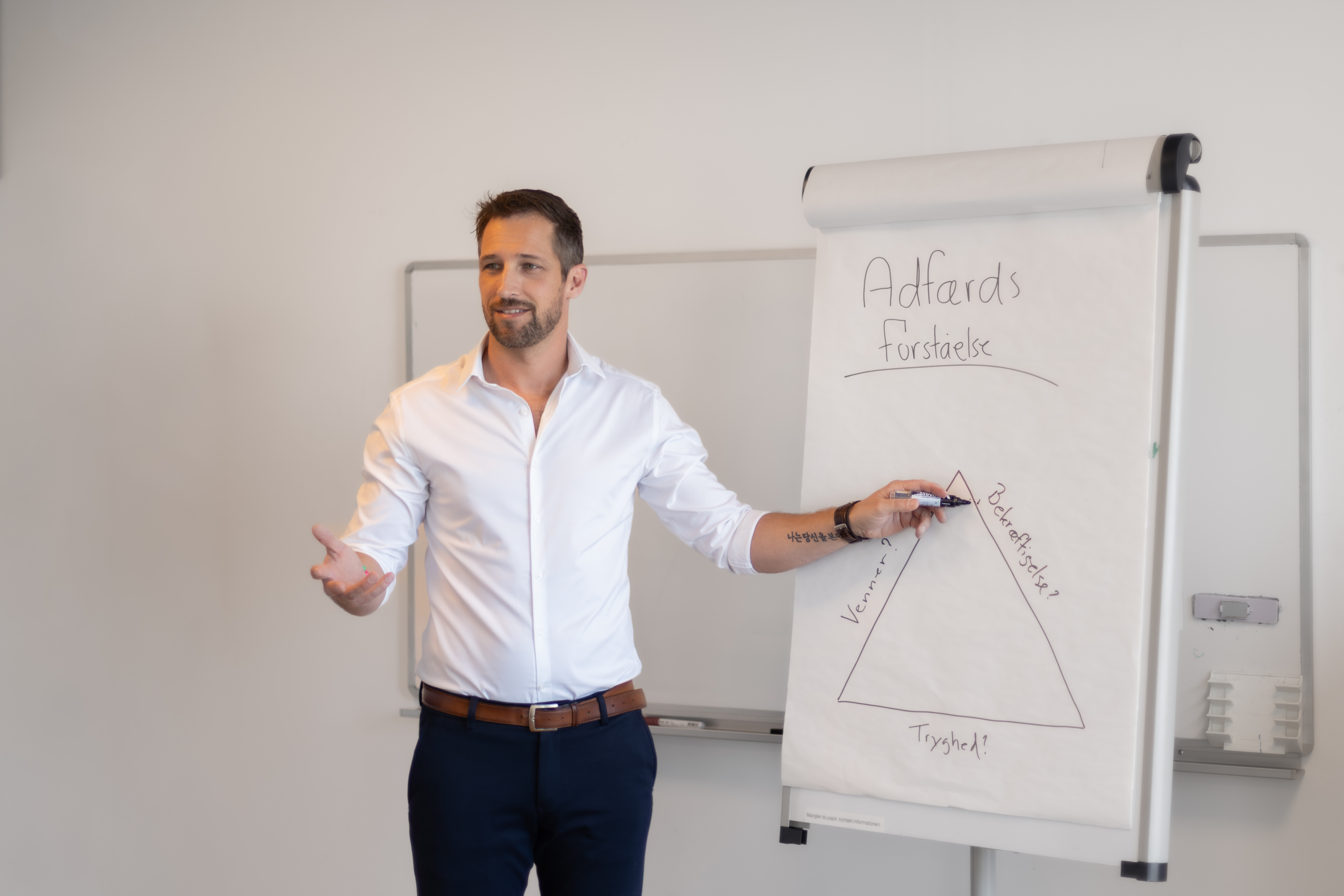 Michael Lunde underviser ved tavle